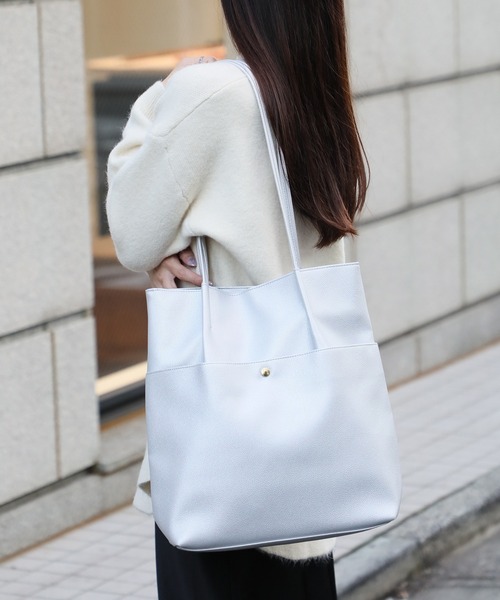 SETUP7(セットアップセブン)の「【SETUP7】PUレザーシンプルタックA4トートバッグ SNBD(トートバッグ・レディース・シルバー/ブラック/アイボリー/ベージュ・FREE)」の4枚目の写真