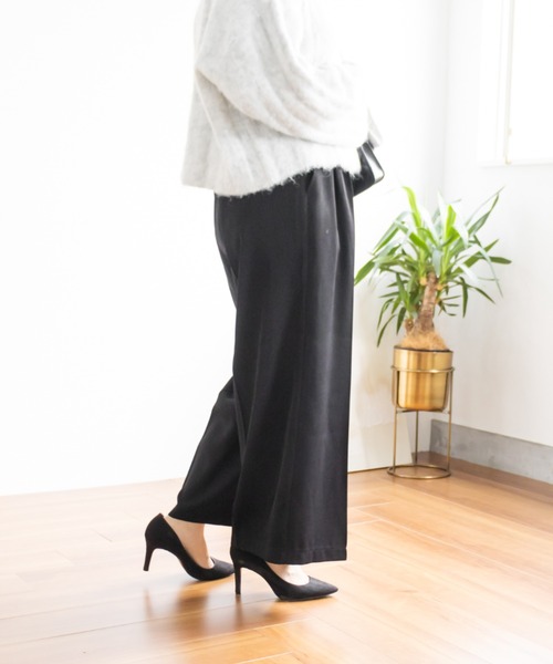 CLETTE(クレット)の「センタープレスワイドパンツ(スラックス・レディース・アイボリー/ブラック/グレー・3L/LL/4L)」の11枚目の写真