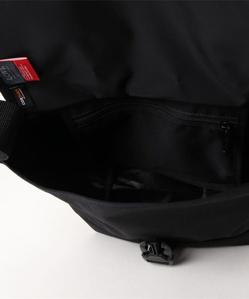 Manhattan Portage（マンハッタンポーテージ）の「Casual Messenger Bag JR Canvas Art Print 2023（メッセンジャーバッグ・メンズ・ブラック・SMALL）」の17枚目の写真