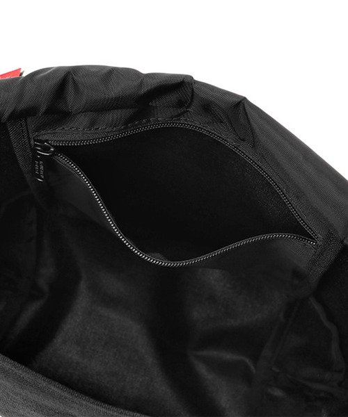 Manhattan Portage（マンハッタンポーテージ）の「Casual Messenger Bag JR Canvas Art Print 2023（メッセンジャーバッグ・メンズ・ブラック・SMALL）」の9枚目の写真