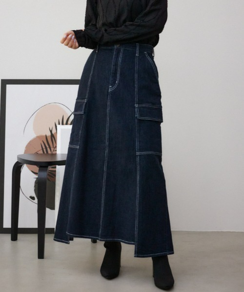 AZUL by moussy(アズールバイマウジー)の「デニムカーゴセミフレアスカート(スカート・レディース・ワンウォッシュ/アイボリー・SMALL/MEDIUM)」の1枚目の写真