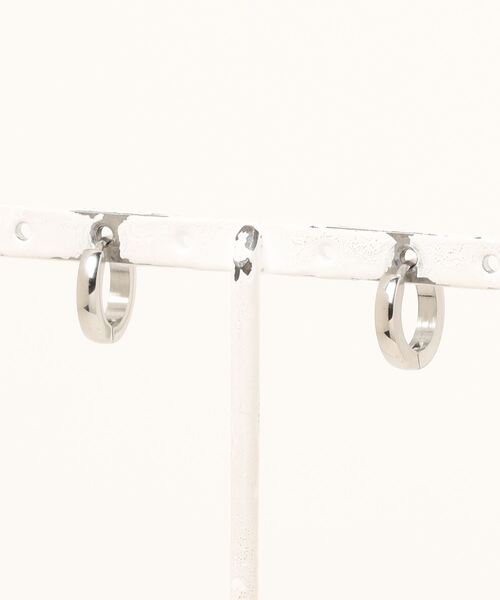 SPINNS（スピンズ）の「フープピアス シンプル1（ピアス（両耳用）・メンズ・シルバー・S/L/M）」の2枚目の写真