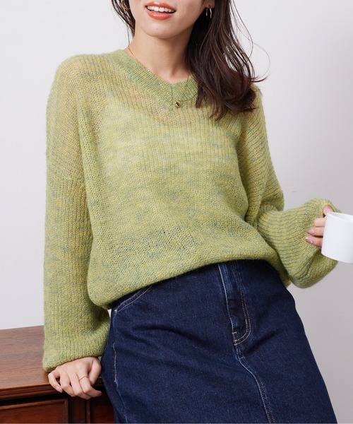 Chez toi(シェトワ)の「Vネックカラフルシアーニットプルオーバー(ニット/セーター・レディース・ベージュ/ネイビー/オレンジ/グリーン・FREE)」の3枚目の写真