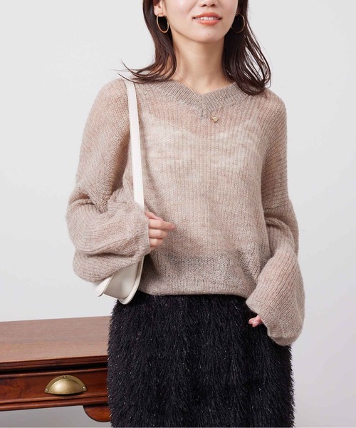 Chez toi(シェトワ)の「Vネックカラフルシアーニットプルオーバー(ニット/セーター・レディース・ベージュ/ネイビー/オレンジ/グリーン・FREE)」の20枚目の写真