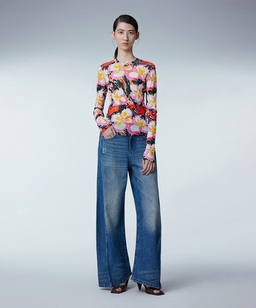 JNBY(ジェーエヌビーワイ)の「Abstract Graffiti Floral Scond Skin Top(Tシャツ/カットソー・レディース・ピンク/ブルー/グレー・40/38/36)」の15枚目の写真