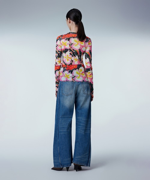 JNBY(ジェーエヌビーワイ)の「Abstract Graffiti Floral Scond Skin Top(Tシャツ/カットソー・レディース・ピンク/ブルー/グレー・40/38/36)」の17枚目の写真