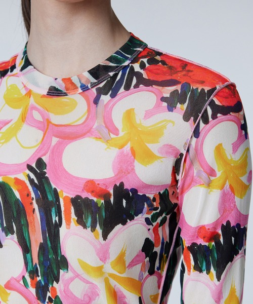 JNBY(ジェーエヌビーワイ)の「Abstract Graffiti Floral Scond Skin Top(Tシャツ/カットソー・レディース・ピンク/ブルー/グレー・40/38/36)」の18枚目の写真