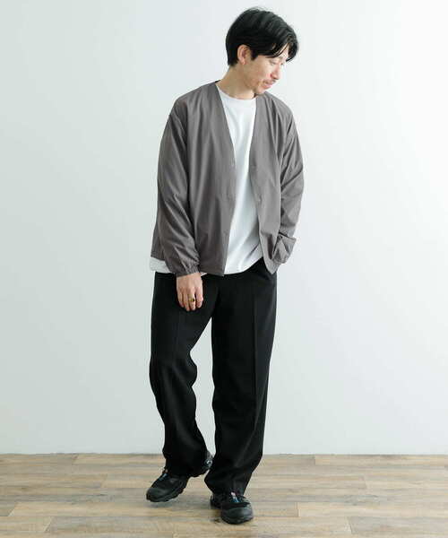 ITEMS URBANRESEARCH（アイテムズ アーバンリサーチ）の「『接触冷感』ハイストレッチナイロン R.ドットボタン カーディガン（その他アウター・メンズ・ブラック/チャコールグレー・MEDIUM/LARGE）」の6枚目の写真