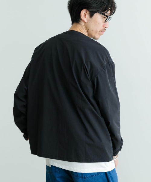 ITEMS URBANRESEARCH（アイテムズ アーバンリサーチ）の「『接触冷感』ハイストレッチナイロン R.ドットボタン カーディガン（その他アウター・メンズ・ブラック/チャコールグレー・MEDIUM/LARGE）」の12枚目の写真