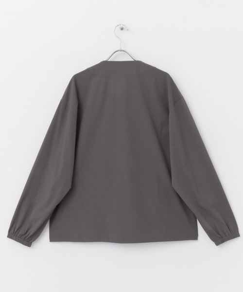 ITEMS URBANRESEARCH（アイテムズ アーバンリサーチ）の「『接触冷感』ハイストレッチナイロン R.ドットボタン カーディガン（その他アウター・メンズ・ブラック/チャコールグレー・MEDIUM/LARGE）」の17枚目の写真