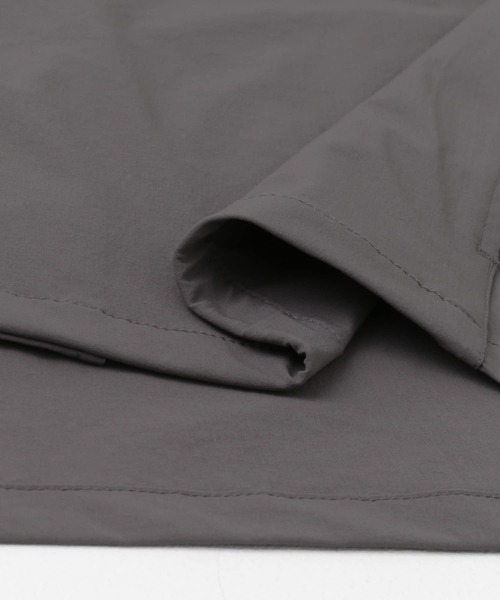 ITEMS URBANRESEARCH（アイテムズ アーバンリサーチ）の「『接触冷感』ハイストレッチナイロン R.ドットボタン カーディガン（その他アウター・メンズ・ブラック/チャコールグレー・MEDIUM/LARGE）」の18枚目の写真