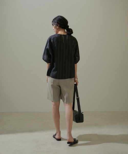 SALON adam et rope'(サロン アダム エ ロペ)の「【WEB限定】ドビーラメストライプブラウス/24SS(シャツ/ブラウス・レディース・ブラック系その他/ベージュ系その他・FREE)」の5枚目の写真