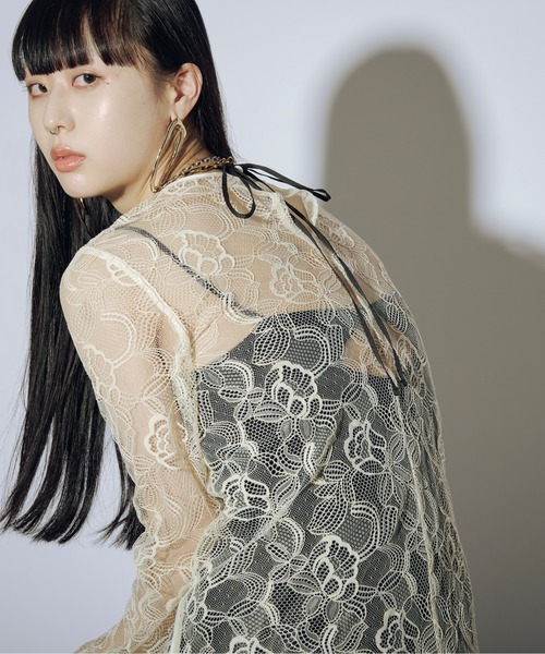 Ezick（エジック）の「Piping line フラワーレーストップス（シャツ/ブラウス・レディース・ブラック/ライトブルー/オフホワイト/パープル・FREE）」の5枚目の写真