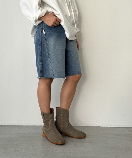 CANAL JEAN（キャナルジーン）の「nepenthe　カットオフデニムハーフパンツ（デニムパンツ・レディース・インディゴブルー・SMALL）」の2枚目の写真