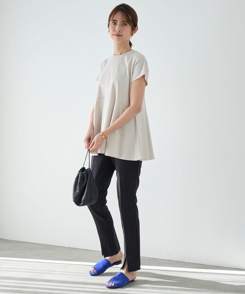 UNFILO(アンフィーロ)の「BEAUTY FORM ペプラムTシャツ(Tシャツ/カットソー・レディース・ホワイト系/グレー系/ベージュ系2/ネイビー系2/サックスブルー系/イエロー系/ブラック系・X-LARGE/XX-LARGE)」の8枚目の写真