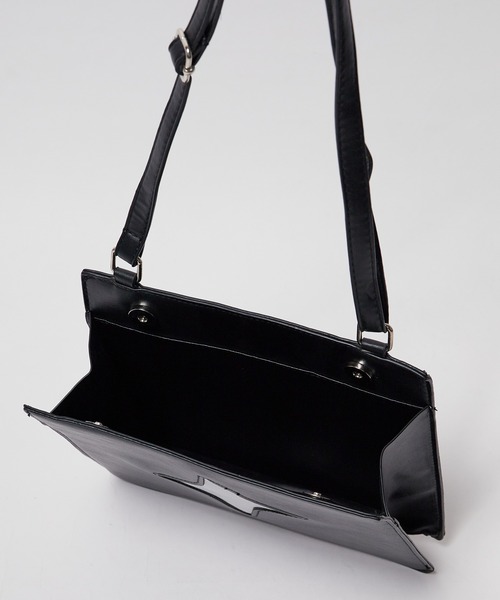 Theater code（シアターコード）の「△cross logo shoulder bag