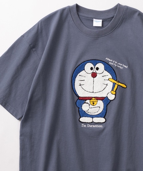make a ray!(メイク ア レイ!)の「【Doraemon/ドラえもん】ドラえもん&ジャイアン BIGサガラ刺繍デザイン ワイドシルエット クルーネックTシャツ/半袖Tシャツ(Tシャツ/カットソー・レディース・グレイッシュブルー/ブラック/ホワイト/マスタード・M/L)」の1枚目の写真
