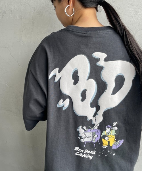 BEN DAVIS（ベンデイビス）の「[BEN DAVIS/ベンデイビス] SMOKING TV バックプリントショートスリーブTシャツ（Tシャツ/カットソー・レディース・チャコールグレー/ダークグリーン/ホワイト・M/L/XL）」の2枚目の写真