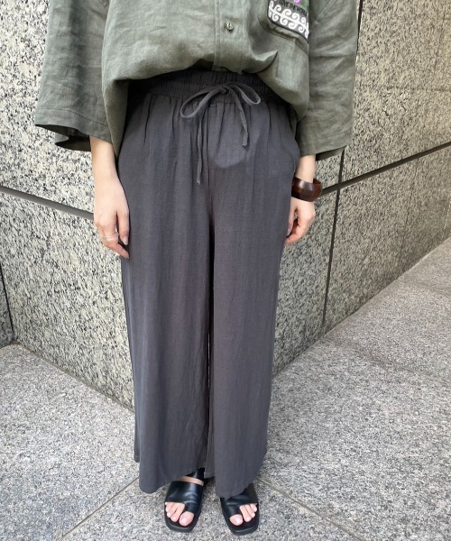 rbby ROSEBUD（アールビーバイローズバッド）の「【WEB・一部店舗限定】麻ブレンドワイドパンツ（その他パンツ・レディース・ホワイト/グリーン/ブラック/グレー/ブルー・FREE）」の2枚目の写真