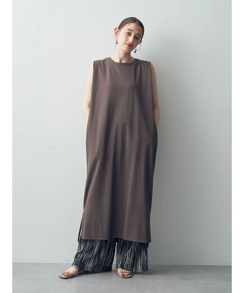 YECCA VECCA(イェッカヴェッカ)の「ノースリーブカットワンピース(ワンピース・レディース・ライトベージュ/ブラック/チャコールグレー・FREE)」の5枚目の写真