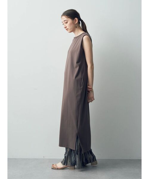 YECCA VECCA(イェッカヴェッカ)の「ノースリーブカットワンピース(ワンピース・レディース・ライトベージュ/ブラック/チャコールグレー・FREE)」の6枚目の写真