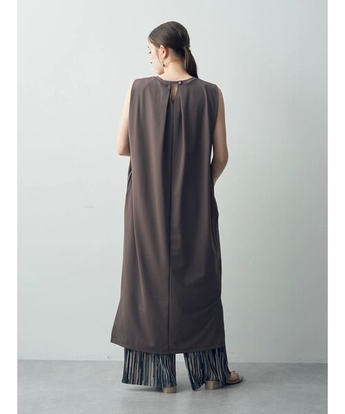 YECCA VECCA(イェッカヴェッカ)の「ノースリーブカットワンピース(ワンピース・レディース・ライトベージュ/ブラック/チャコールグレー・FREE)」の9枚目の写真