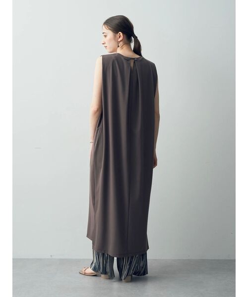 YECCA VECCA(イェッカヴェッカ)の「ノースリーブカットワンピース(ワンピース・レディース・ライトベージュ/ブラック/チャコールグレー・FREE)」の10枚目の写真