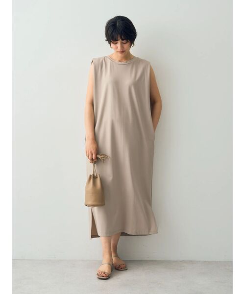 YECCA VECCA(イェッカヴェッカ)の「ノースリーブカットワンピース(ワンピース・レディース・ライトベージュ/ブラック/チャコールグレー・FREE)」の20枚目の写真