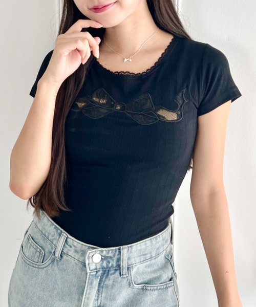 Loueme(ルエム)の「透かしレースリボントリムトップス(Tシャツ/カットソー・レディース・ブラック/ホワイト・FREE)」の2枚目の写真