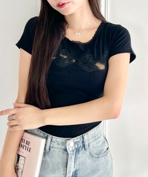 Loueme(ルエム)の「透かしレースリボントリムトップス(Tシャツ/カットソー・レディース・ブラック/ホワイト・FREE)」の3枚目の写真