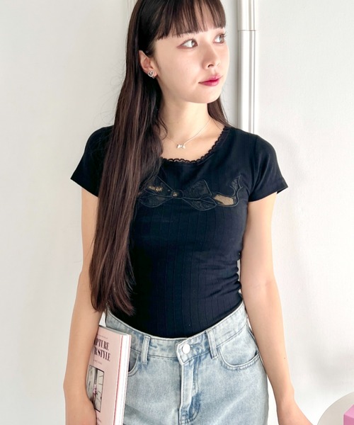 Loueme(ルエム)の「透かしレースリボントリムトップス(Tシャツ/カットソー・レディース・ブラック/ホワイト・FREE)」の6枚目の写真