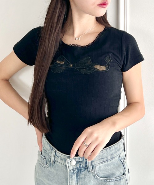 Loueme(ルエム)の「透かしレースリボントリムトップス(Tシャツ/カットソー・レディース・ブラック/ホワイト・FREE)」の4枚目の写真