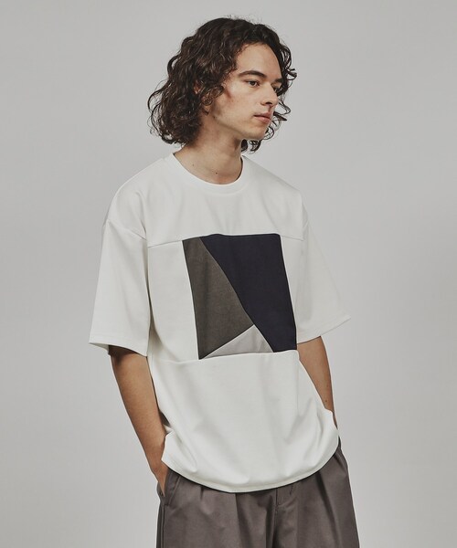 tk.TAKEO KIKUCHI(ティーケータケオキクチ)の「◆スクエア切替カットソー(Tシャツ/カットソー・メンズ・ベージュ系4/ブラック系4/ホワイト系5・04/03/02)」の1枚目の写真