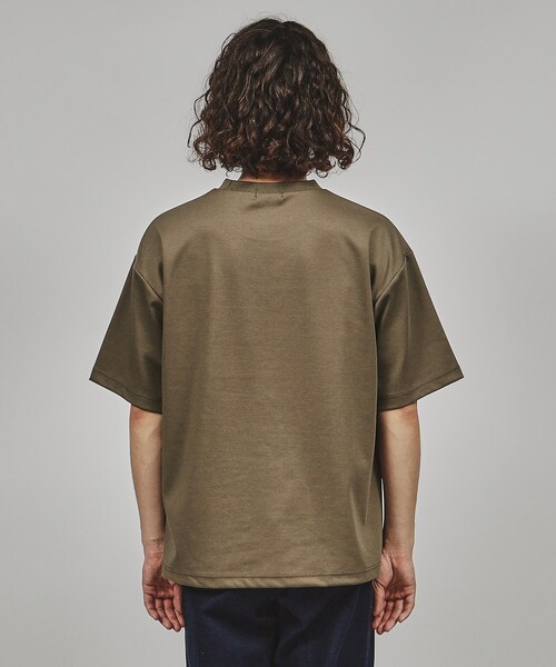 tk.TAKEO KIKUCHI(ティーケータケオキクチ)の「◆スクエア切替カットソー(Tシャツ/カットソー・メンズ・ベージュ系4/ブラック系4/ホワイト系5・04/03/02)」の20枚目の写真