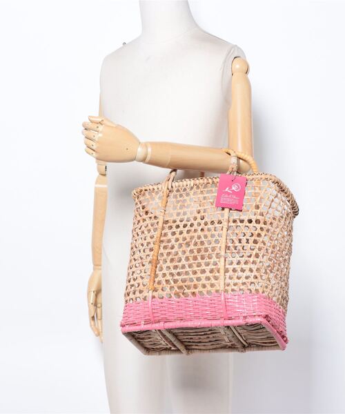 LILA&FLEUR(リラアンドフルール)の「Paint Rattan Basket M(かごバッグ・レディース・ピンク系/ブルー系/グリーン系/ブラック系・MEDIUM)」の5枚目の写真