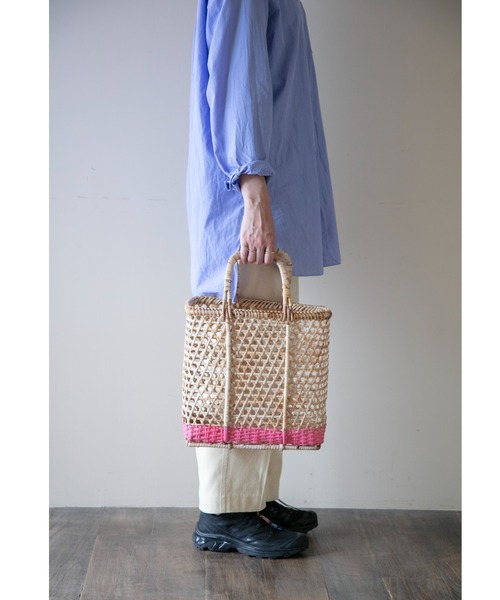 LILA&FLEUR(リラアンドフルール)の「Paint Rattan Basket M(かごバッグ・レディース・ピンク系/ブルー系/グリーン系/ブラック系・MEDIUM)」の10枚目の写真
