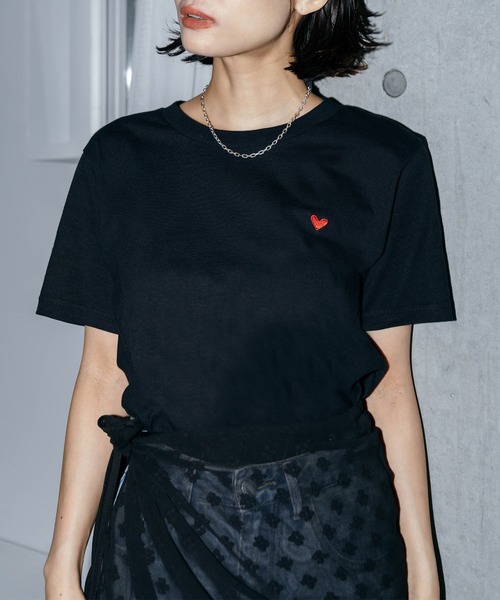 LIENCOEUR（リアンクール）の「ミニハート刺繍Tシャツ（Tシャツ/カットソー・レディース・ホワイト/ホワイト系その他/ブラック/ブラック系その他・FREE）」の3枚目の写真