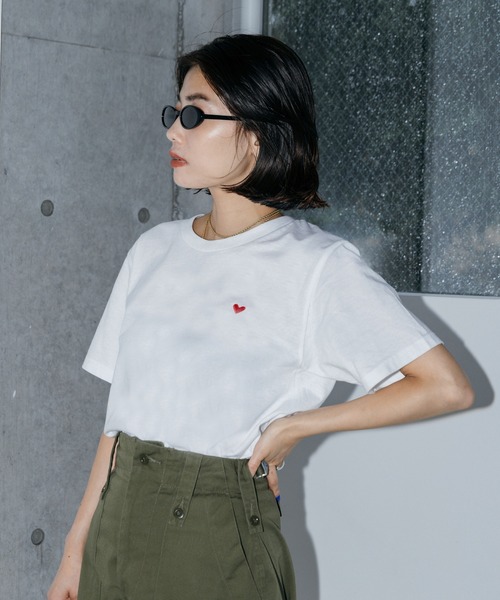 LIENCOEUR（リアンクール）の「ミニハート刺繍Tシャツ（Tシャツ/カットソー・レディース・ホワイト/ホワイト系その他/ブラック/ブラック系その他・FREE）」の8枚目の写真
