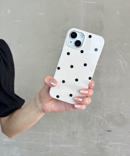 Loco Ocean（ロコオーシャン）の「ドット柄 バイカラー 耐衝撃 TPU素材 / スマホカバー iPhoneケース ( 12 / 13 / 14 / 15 )（スマホケース/カバー・レディース・ホワイト/ブラック・iPhone 12/iPhone 15/iPhone 13/iPhone 14）」の2枚目の写真