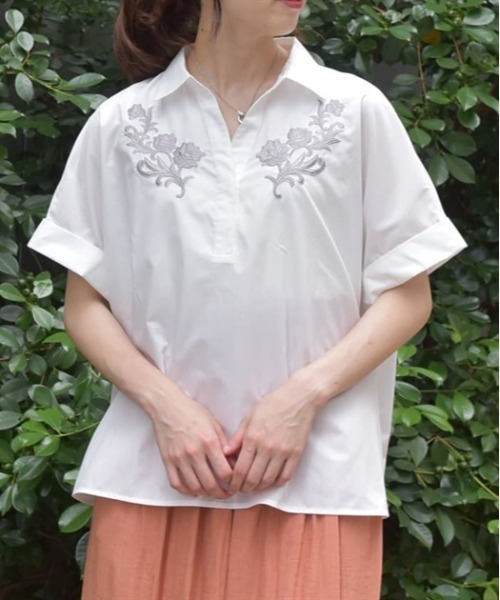 axes femme（アクシーズファム）の「刺繍入りスキッパーシャツ（シャツ/ブラウス・レディース・ホワイト/サックスブルー/カーキ・FREE）」の2枚目の写真