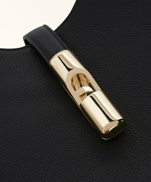 FURLA（フルラ）の「FURLA GOCCIA XL HOBO（ショルダーバッグ・レディース・ブラック・ONE SIZE）」の6枚目の写真