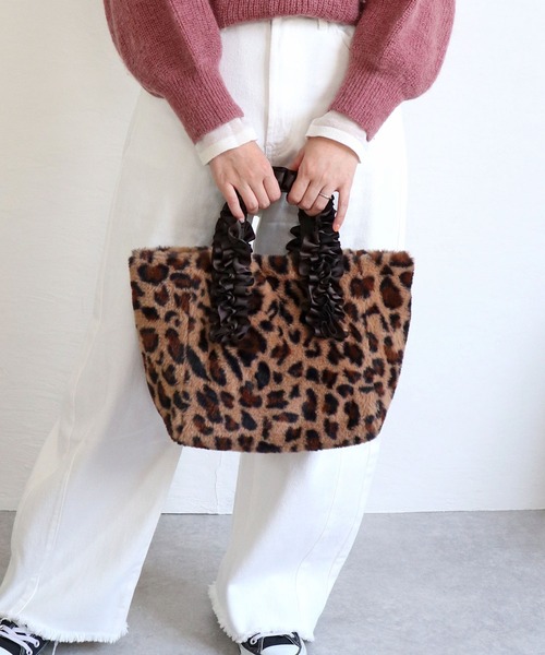 T・S・L(ティーエスエル)の「フリルハンドルファートートバッグ(トートバッグ・レディース・レオパード/アイボリー/サックスブルー/チャコールグレー・FREE)」の4枚目の写真