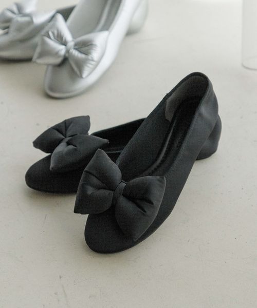 LOWRYS FARM（ローリーズファーム）の「リボンパファーシューズ　152733（バレエシューズ・レディース・ブラック/シルバー・MEDIUM/LARGE）」の2枚目の写真
