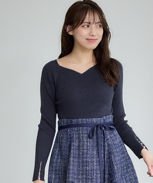 12Twelve Agenda（トゥエルブ　アジェンダ）の「ハートネック袖口アソートパールリブニットプルオーバー（ニット/セーター・レディース・ベージュ/オフホワイト/チャコールグレー/ブルー/ピンク/ブラック/サックスブルー/ピンク系その他・M）」の4枚目の写真