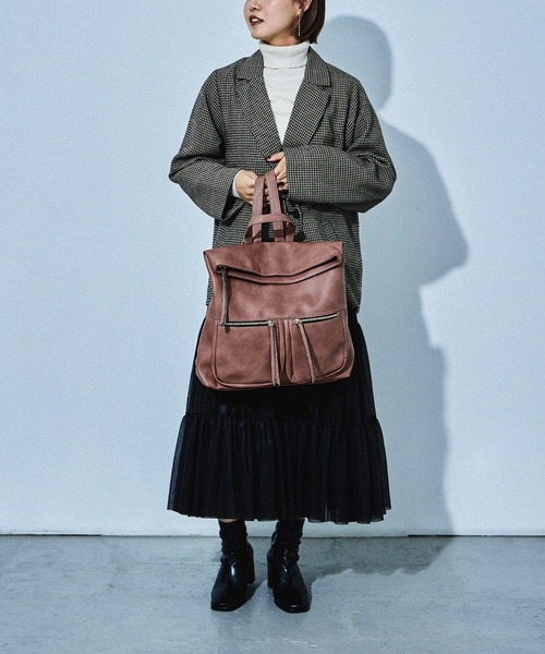 D.KELLY(ディーケリー)の「【D.KELLY】折り返しデザインリュック リュック レディース 大容量 リュックサック バッグパック きれいめ マザーズバッグ ママバッグ ママリュック メンズ(バックパック/リュック・レディース・アイボリー/グレー/ピンク/ブラック/ブルー・ONE SIZE)」の6枚目の写真