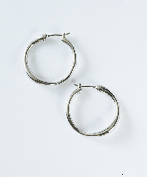 un dix cors（アンディコール）の「【GOLDY(ゴールディ)】ニュアンスカーブフープピアス（ピアス（両耳用）・レディース・シルバー/ゴールド・FREE）」の4枚目の写真