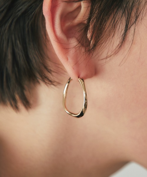 un dix cors（アンディコール）の「【GOLDY(ゴールディ)】ニュアンスカーブフープピアス（ピアス（両耳用）・レディース・シルバー/ゴールド・FREE）」の6枚目の写真