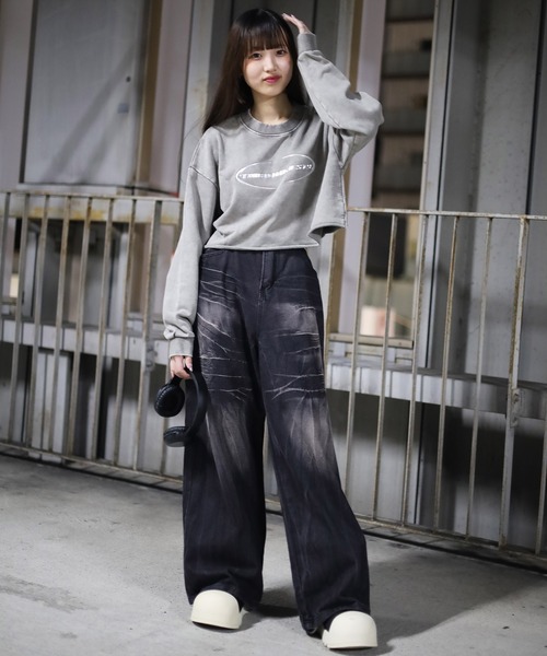 ATMARK（アットマーク）の「《フリーサイズ　/　UNISEX　》ATMARKメタルロゴクロップドトレーナー　ショートトレーナー　高周波プリント　ウォッシュ加工（スウェット・レディース・グレー・FREE）」の11枚目の写真