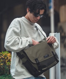 KiU（キウ）の「PCガジェット ショルダーバッグ(15L)（ショルダーバッグ）」