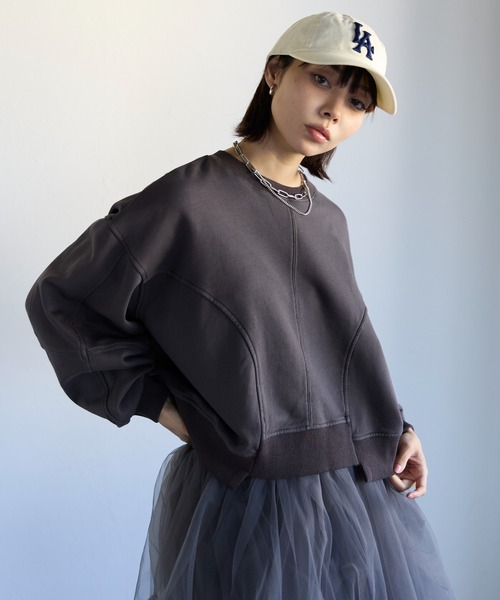 SOTT(ソット)の「Pigment Short-Length Sweatshirt ピグメント短丈スウェット(Tシャツ/カットソー・レディース・グレイッシュベージュ/チャコール・FREE)」の2枚目の写真
